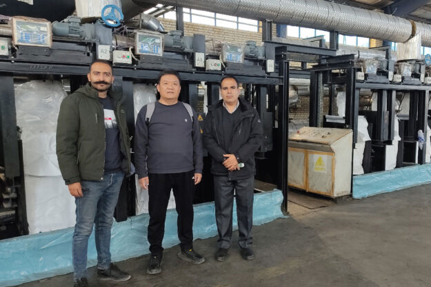 Chinies Tourist in Iran-Isfahan with Alireza Damadzadeh the certified tourguide for the business tour