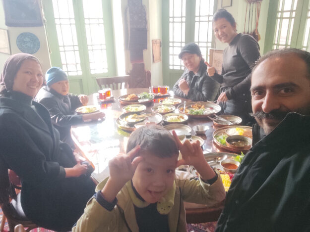 Kazakhstani Family Tourists in Isfahan-Iran with Alireza Damadzadeh the certified tourguide